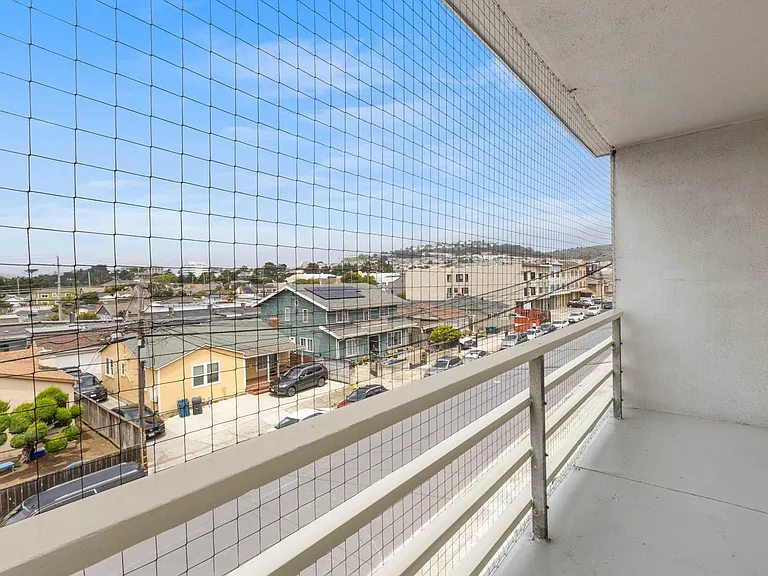 The Edgeworth Apartments — Photo 35