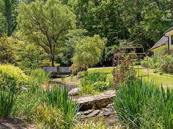 49th image of 590 Springhill Dr NE