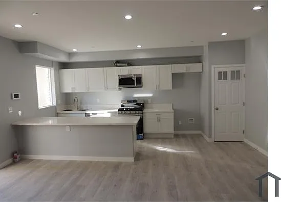 22735 Del Valle St #3 — Photo 1