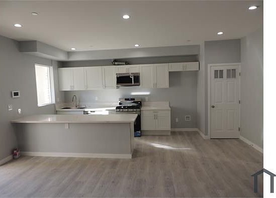 1st image of 22735 Del Valle St #9
