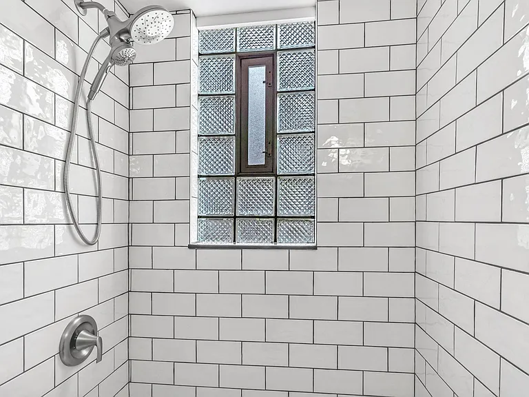 945 Mirror St — Photo 15