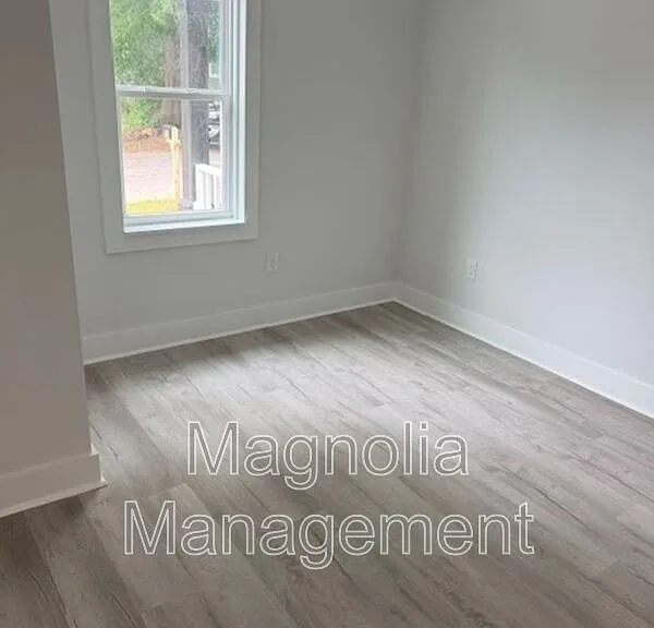 724 John St — Photo 6