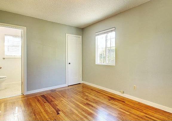 5th image of 465 Oxford Ave