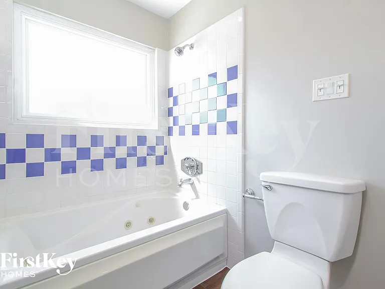 1113 Wood Creek Cir — Photo 11