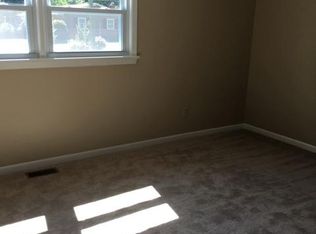 111 Glade Rd, Newport News, VA 23606