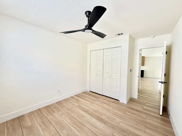 8221 Grassy Point Cir — Photo 12