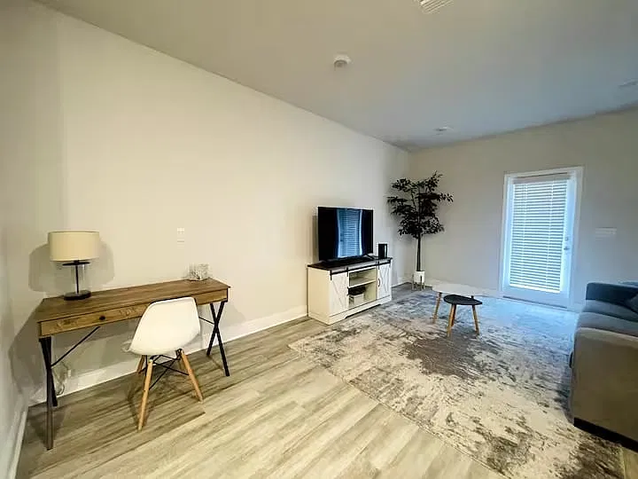 3 bed, 2.5 bath, 1537 sqft, $2,050 — Photo 3
