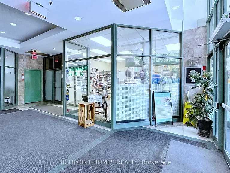 360 College St #401 — Photo 5