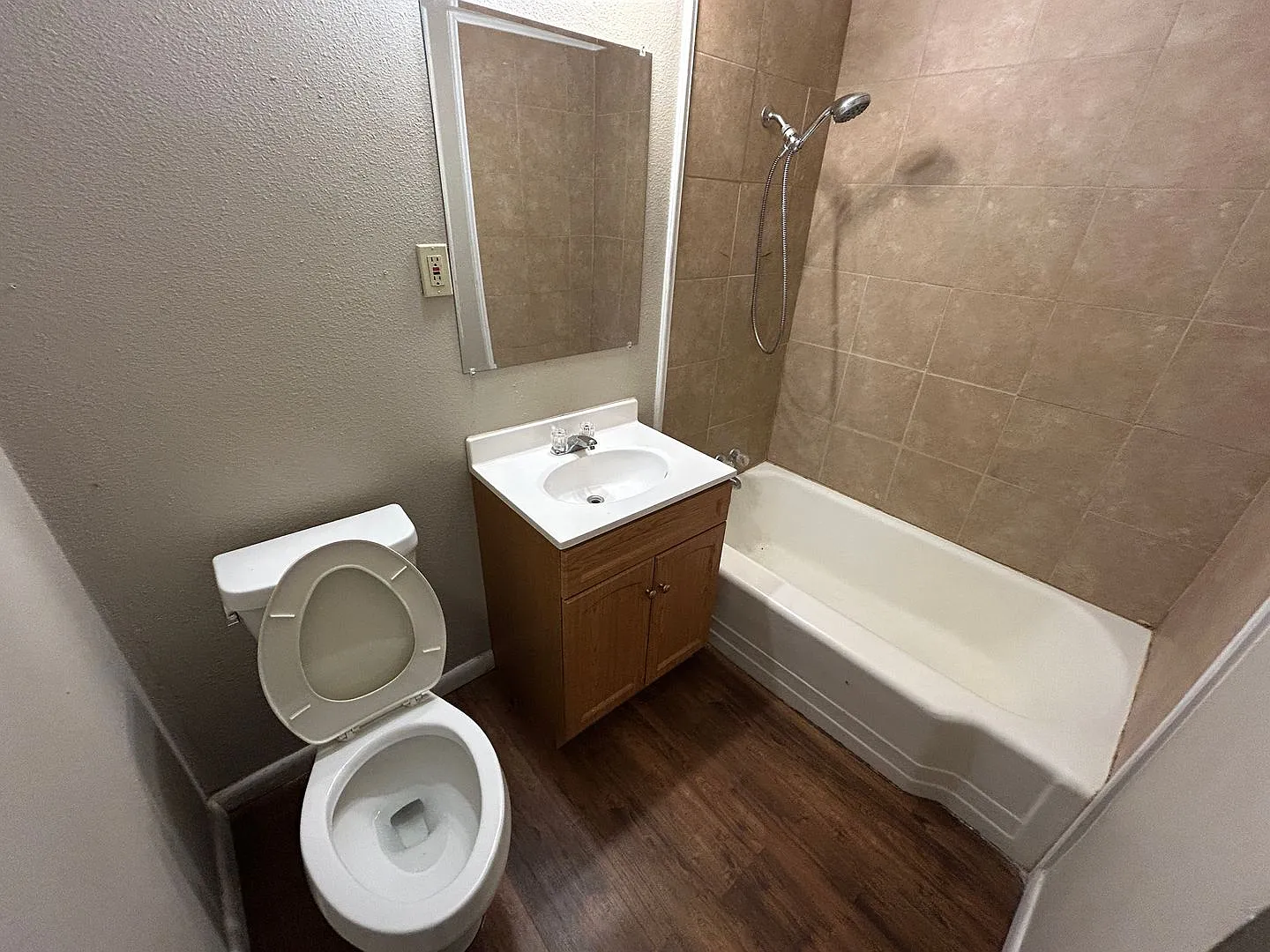 710 N Russel — Photo 2