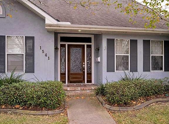 3rd image of 1541 Papworth Ave