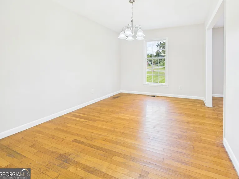1881 Tanglewood Rd — Photo 9