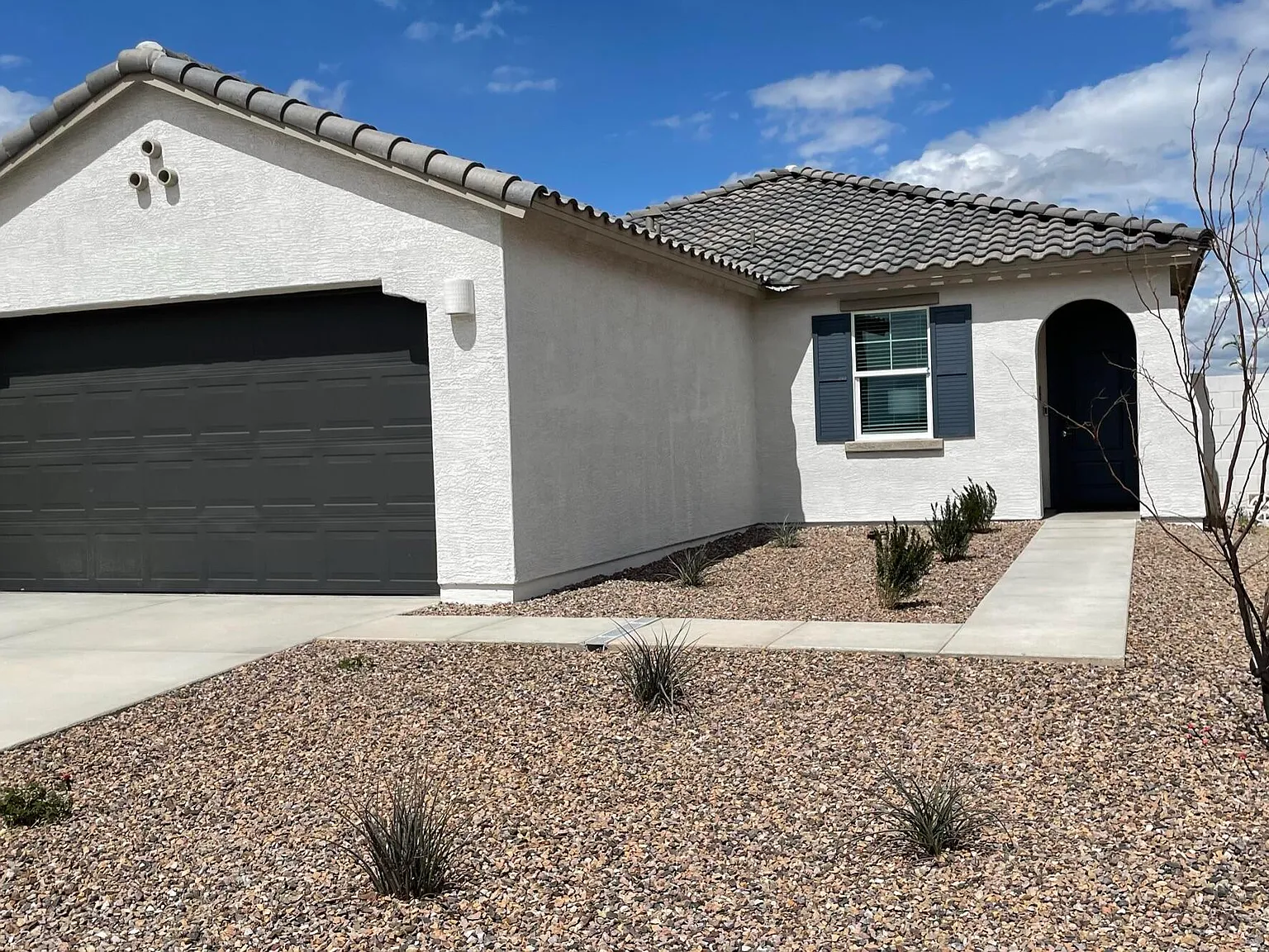 3 bed, 2.0 bath, 1375 sqft, $2,400 — Photo 1