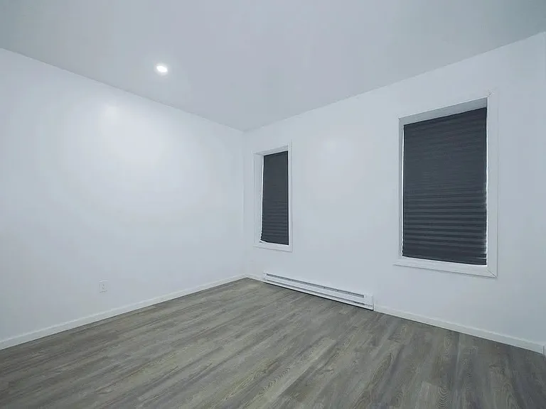 81 William St #2 — Photo 3