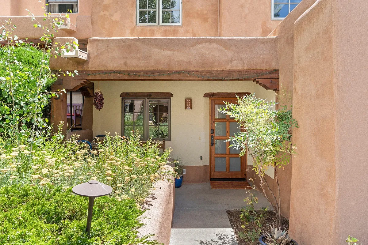 Building Photo - 211 Rosario Blvd #5