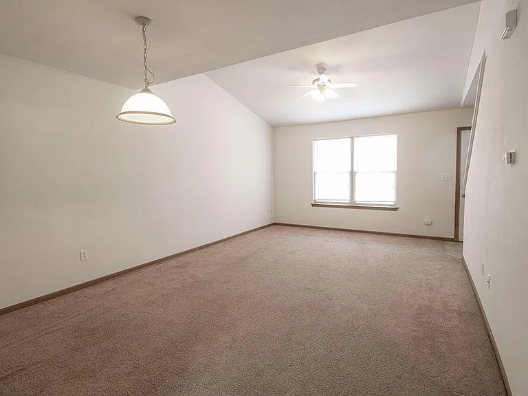 2119 Ballenger Ln — Photo 5