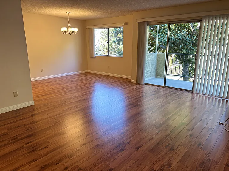 350 S Oakland Ave — Photo 3