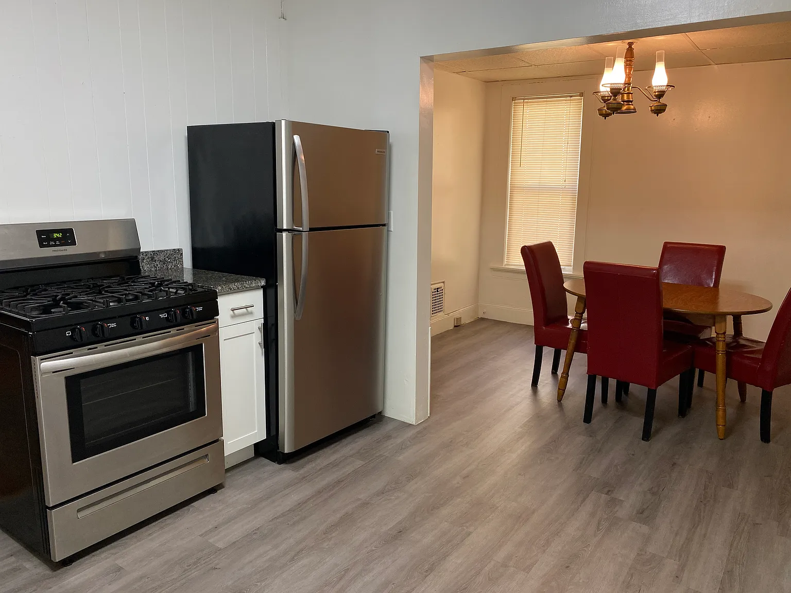 4 bed, 2481 sqft, $3,100 — Photo 2