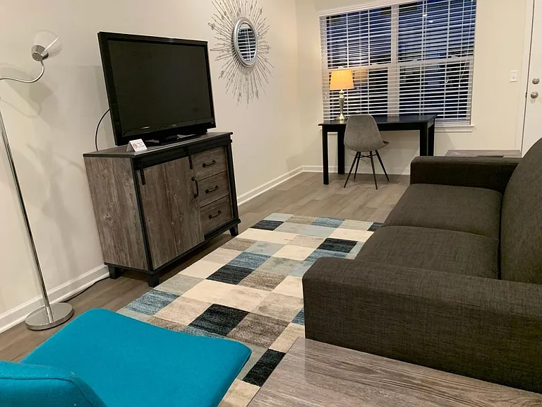 Towne Center Apartments — Photo 36