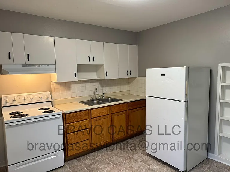 2232 S Glendale St — Photo 6