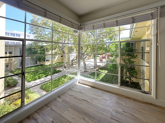 5th image of 451 San Vicente Blvd APT 14