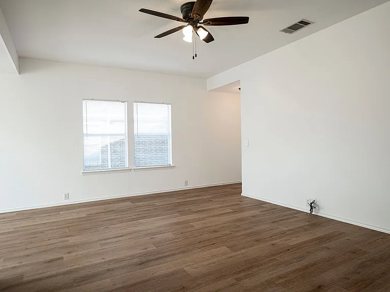 8924 King St — Photo 7