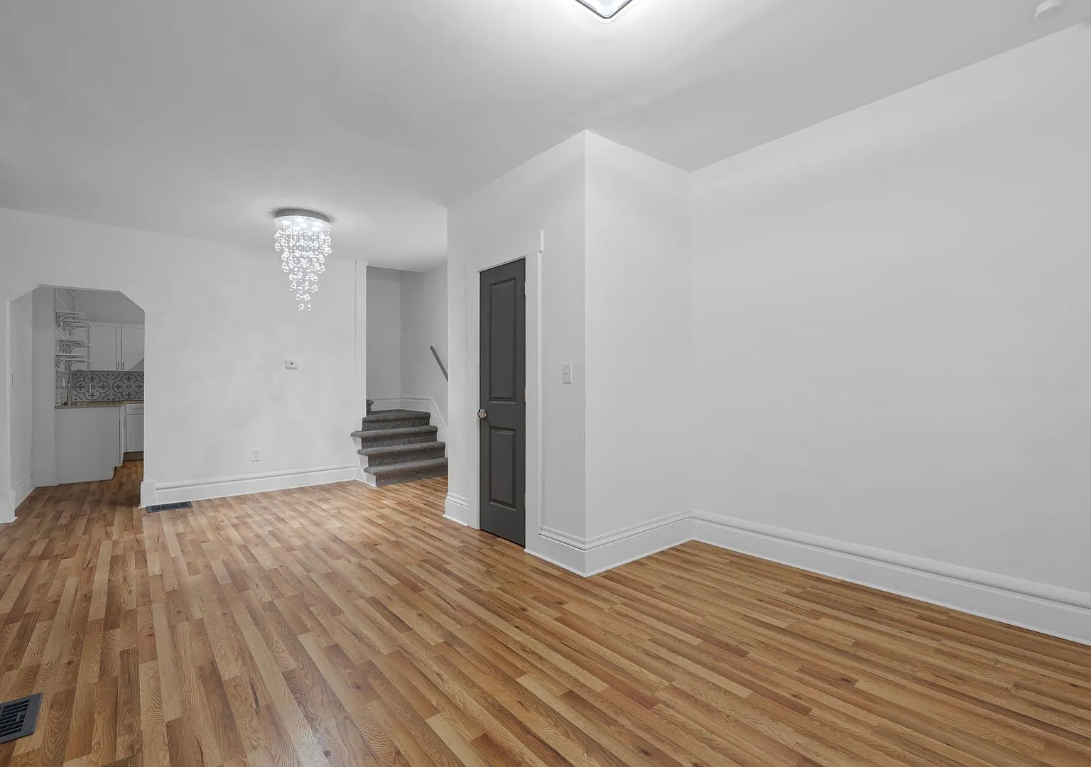 3 bed, 1.5 bath, 1200 sqft, $1,700 — Photo 4