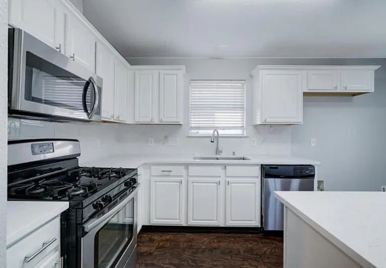 1017 Doras Dr — Photo 9