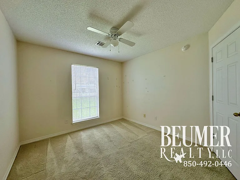 136 Carrier Dr — Photo 17