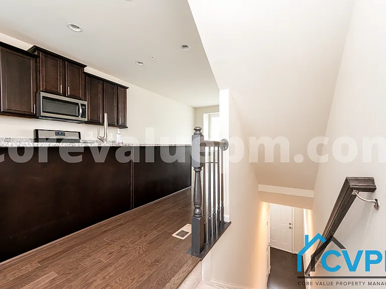 1216 Acorn Ln — Photo 5