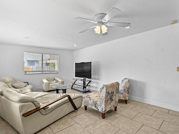 3rd image of 2026 Cocoanut Ave