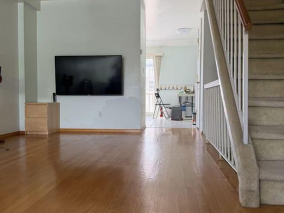 3rd image of 38 Winston St