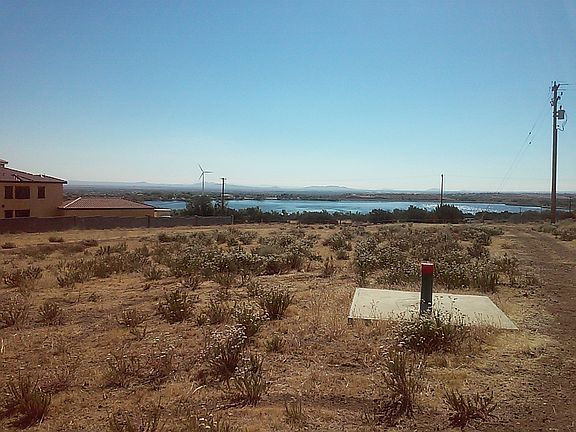 4th image of El Camino Dr Vic Haciend