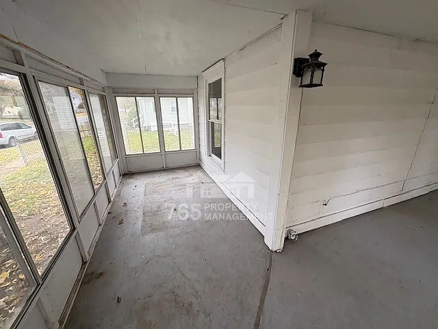 932 S Webster St — Photo 3