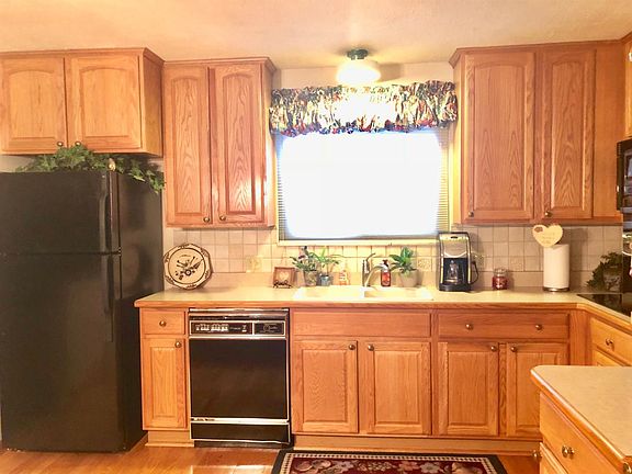 3rd image of 28428 Newport Dr