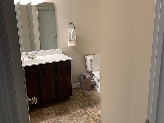 4th image of 806 Ellis Park Pl