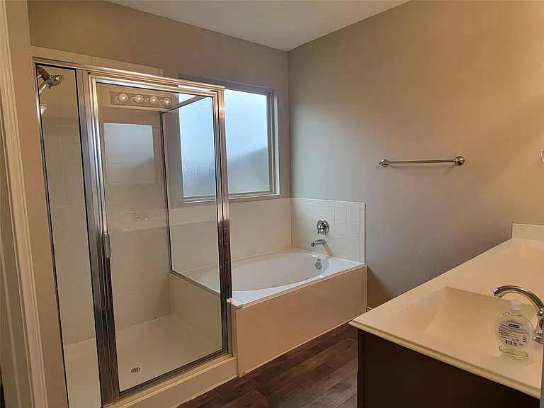 5426 Floral Valley Ln — Photo 12