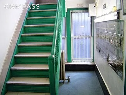 Rented by Compass | media 18