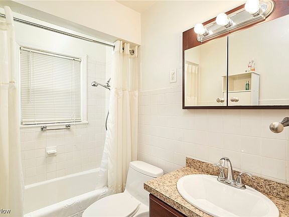 5th image of 1225 Belleflower Rd