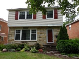 2392 Traymore Rd, University Heights, OH 44118