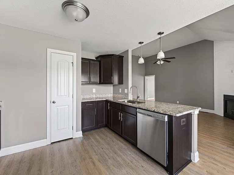 207 Geneva Ln — Photo 14