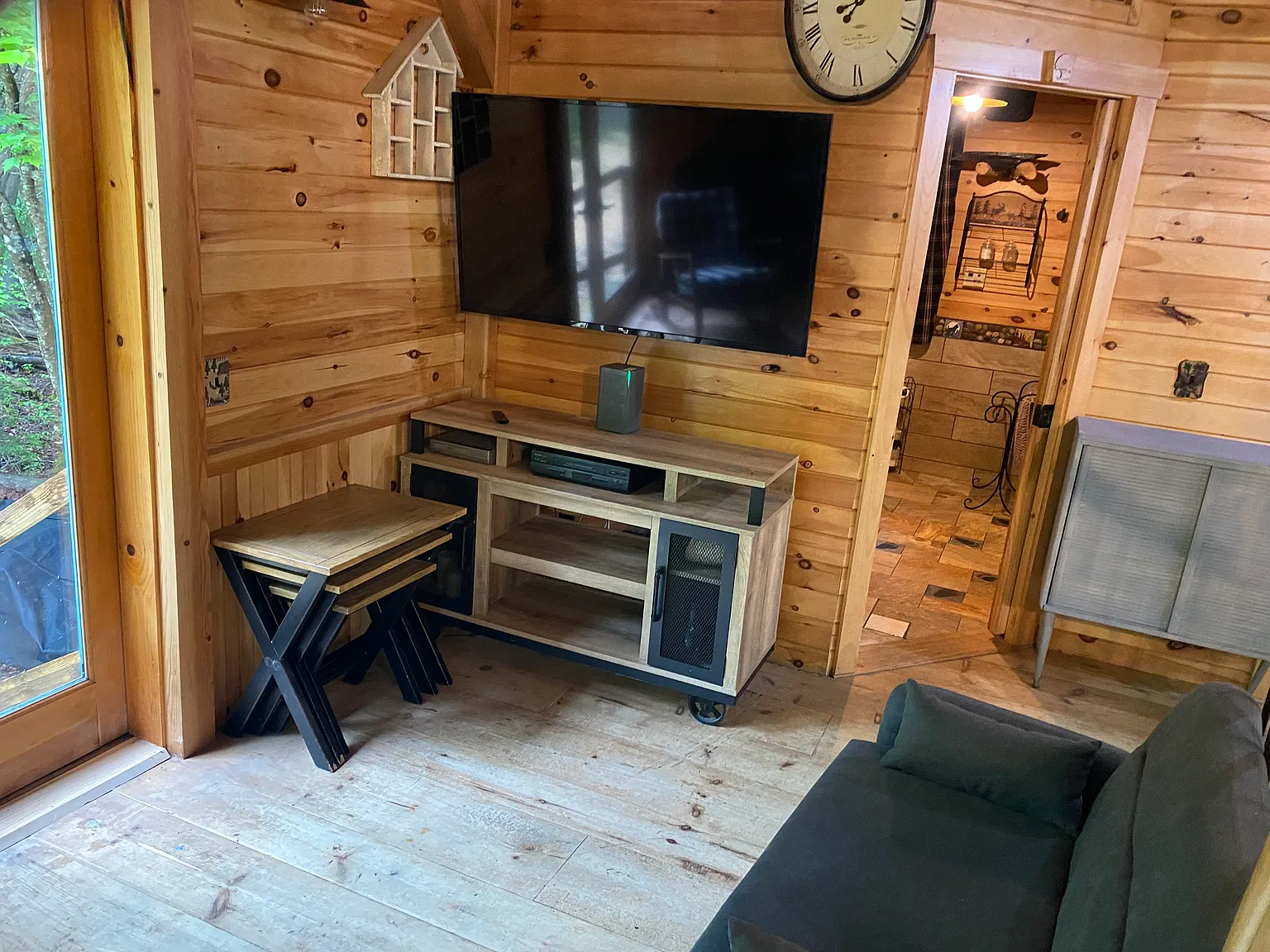 2 bed, 972 sqft, $2,400 — Photo 2