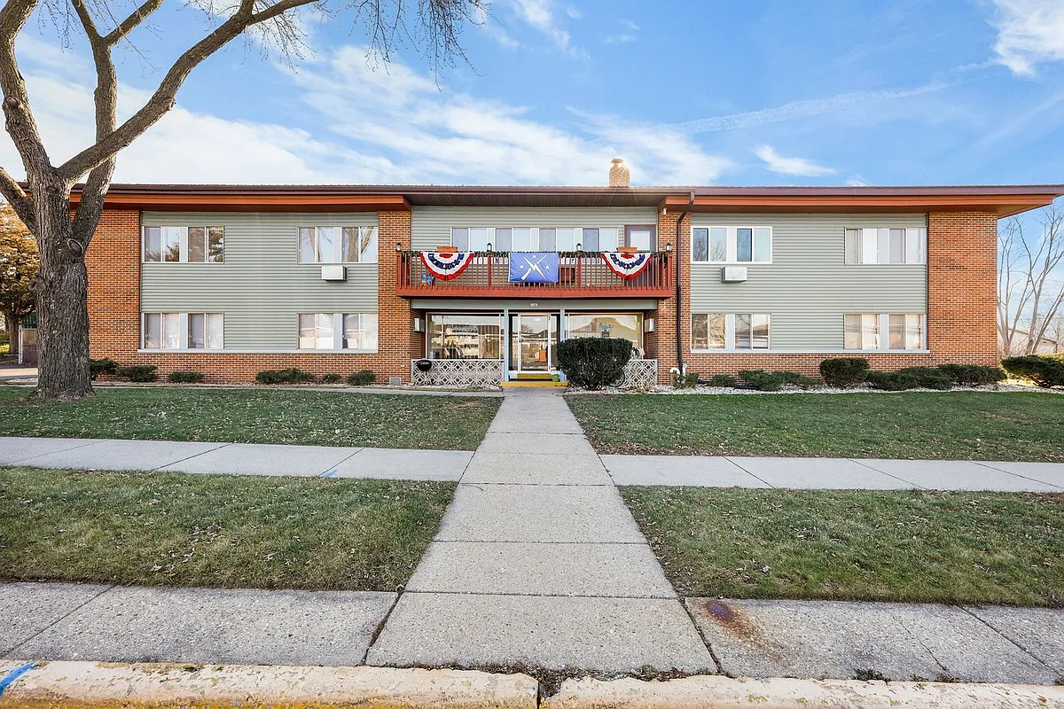 Building Photo - 1143 W Carriage Dr #11