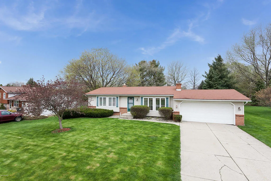 2975 Winesap Dr NE photo 1