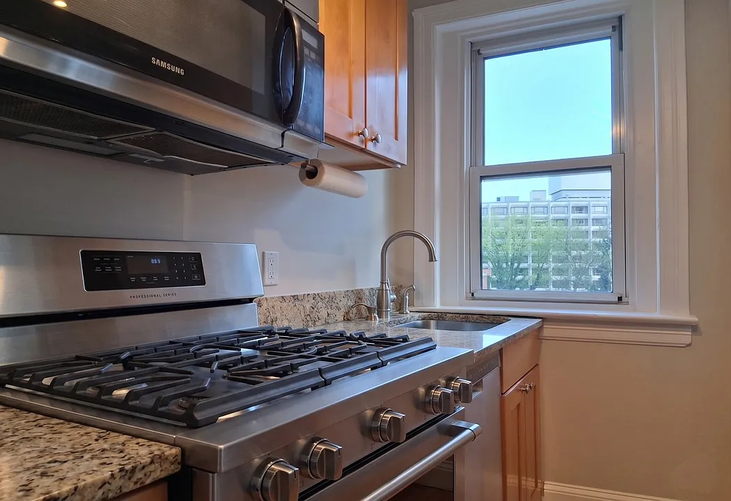 3 bed, 1100 sqft, $4,497 — Photo 4