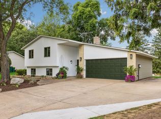 2660 Fairlawn Dr, Stillwater, MN 55082