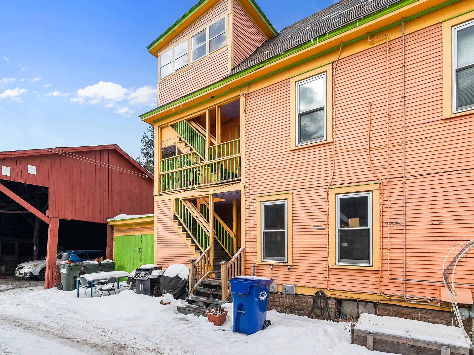 3 bed, 800 sqft, $2,300 — Photo 3