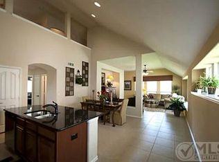 825 Forest Grove Ln, Crowley, TX 76036