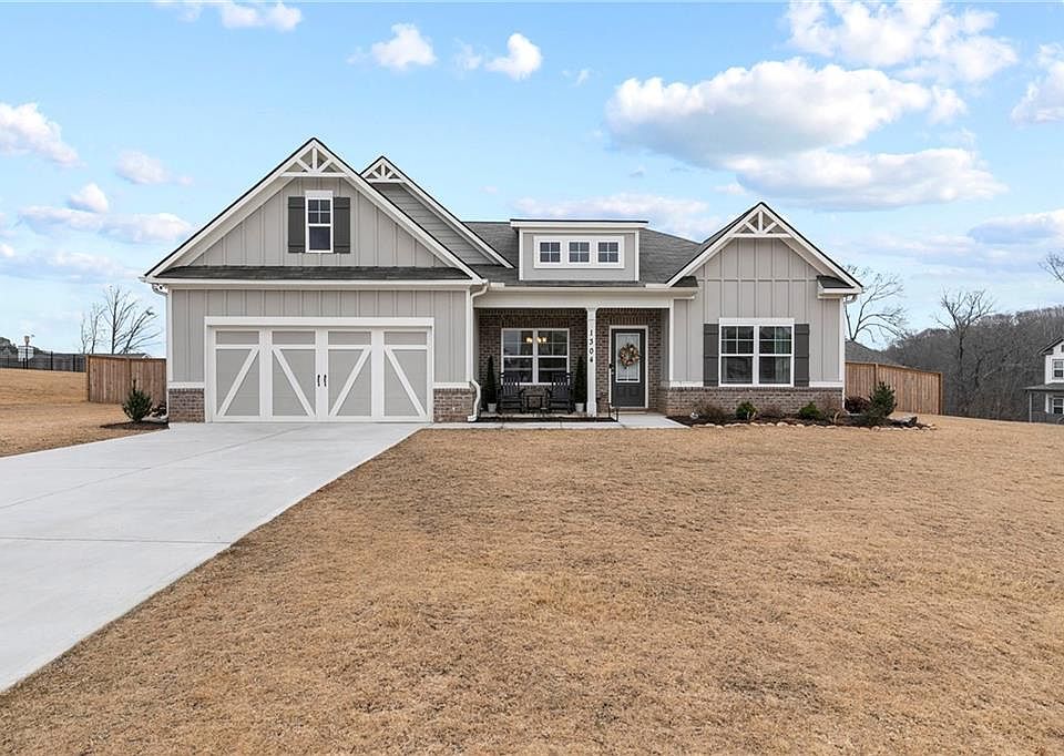 1st image of 1304 Honeysuckle Ln