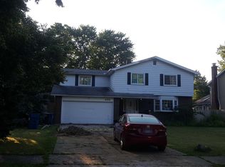 4511 Camellia Ln, North Olmsted, OH 44070