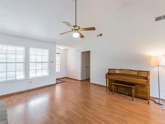 5th image of 4661 Bracken Dr